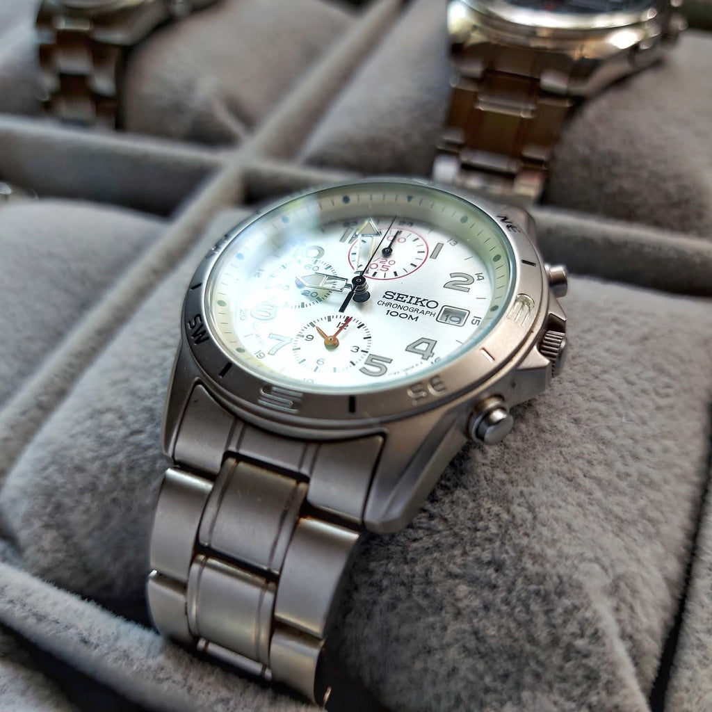 Seiko Chrono Brushed Steel Red Quartz Chronograph