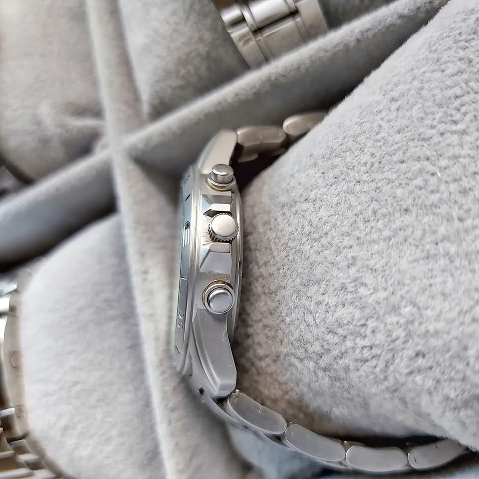 Seiko Chrono Brushed Steel Red Quartz Chronograph